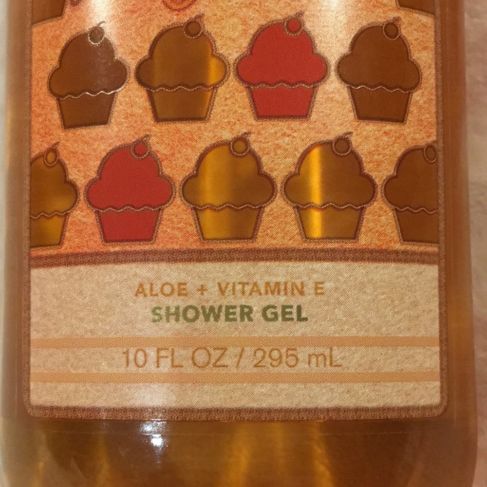 Bath & Body Works Scented Pumpkin Cupcake Shower gel 10oz NWT with Aloe & Vit E - Picture 3 of 15